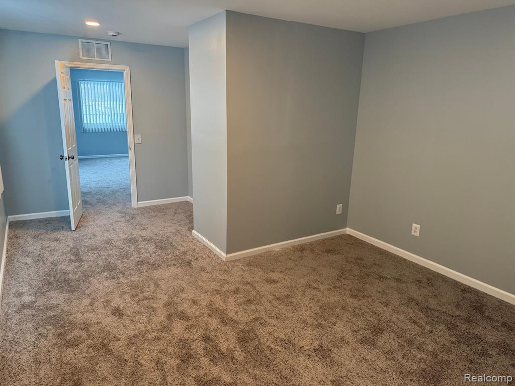 5733 CRESCENT Road, Waterford, MI 48327 — Photo 21