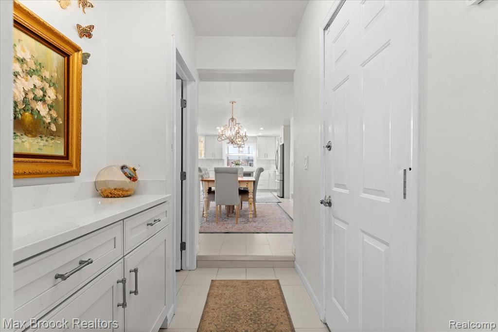 412 Shellbourne Drive, Rochester Hills, MI 48309 — Photo 19
