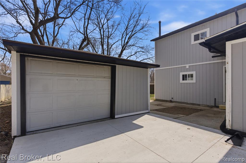 6351 Beth, Brighton, MI 48116 — Photo 32