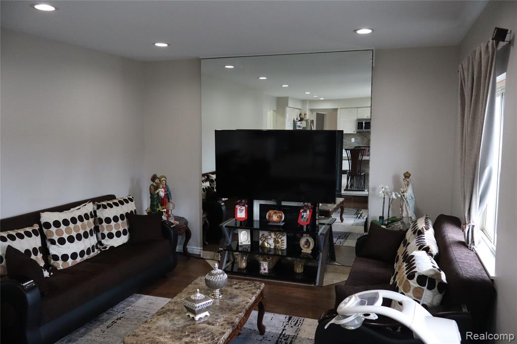 39552 Forbes Drive, Sterling Heights, MI 48310 — Photo 16