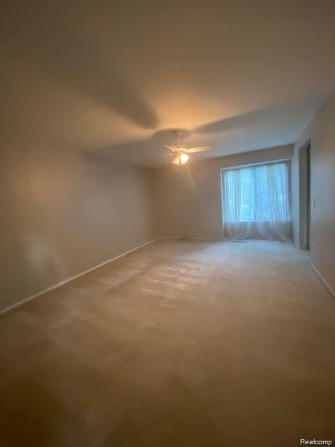 404 WILLOW GROVE Lane, Rochester Hills, MI 48307 — Photo 17