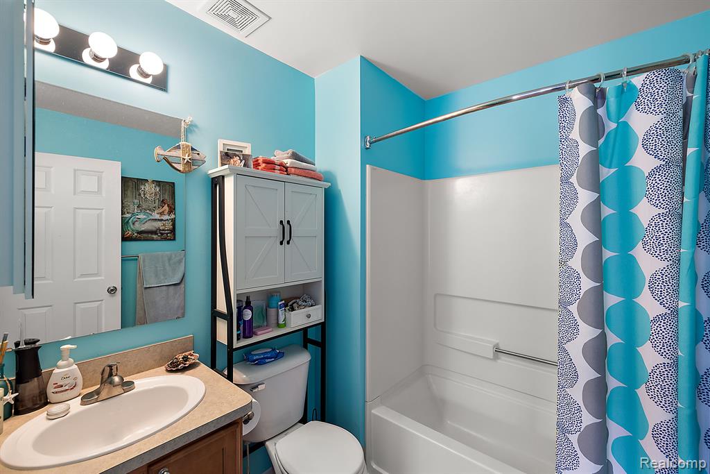 140 PARK GREEN Drive, Lake Orion, MI 48362 — Photo 21