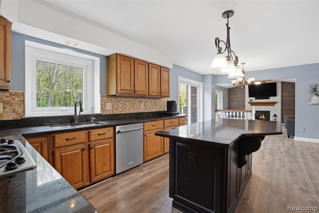 8876 Wintercove Drive, Commerce Twp, MI 48382 — Photo 25