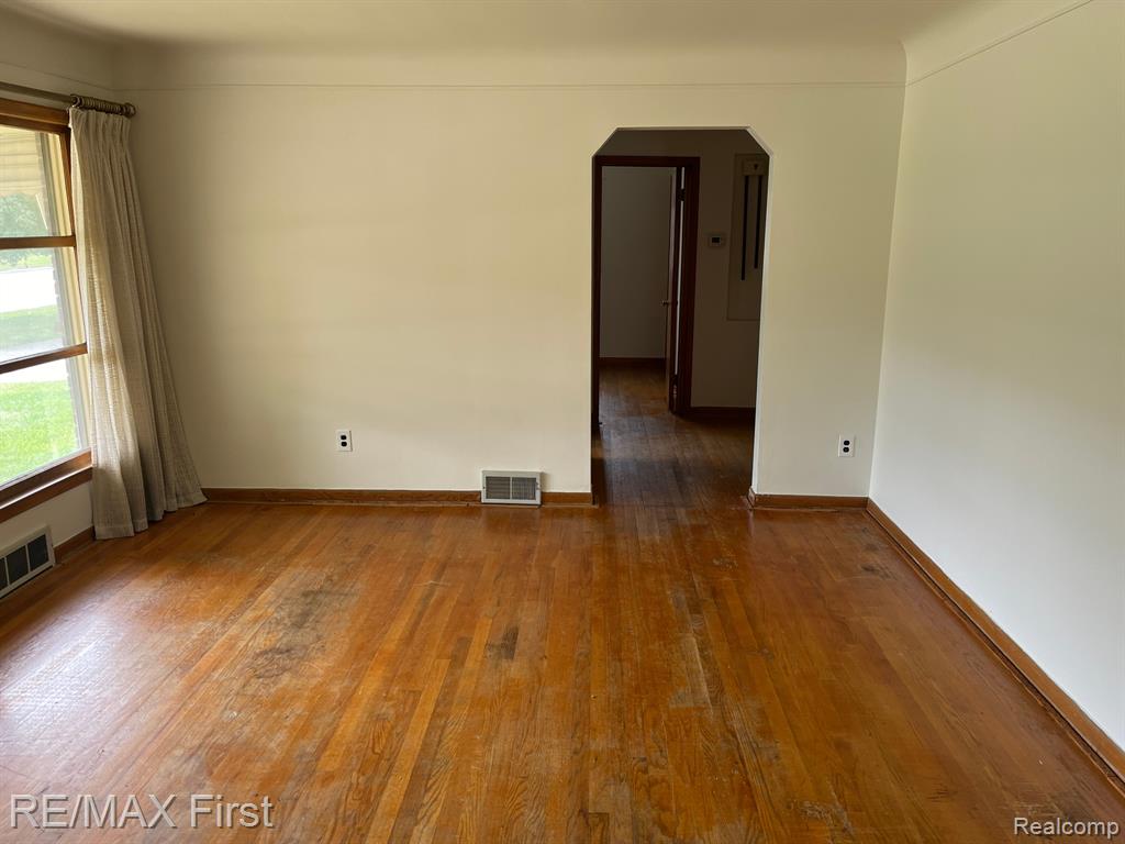 5239 E 13 MILE Road, Warren, MI 48092 — Photo 4