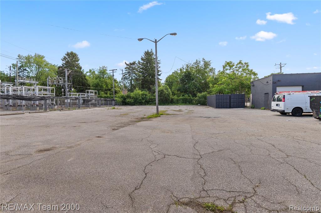 17170 BURGESS, Detroit, MI 48219 — Photo 5