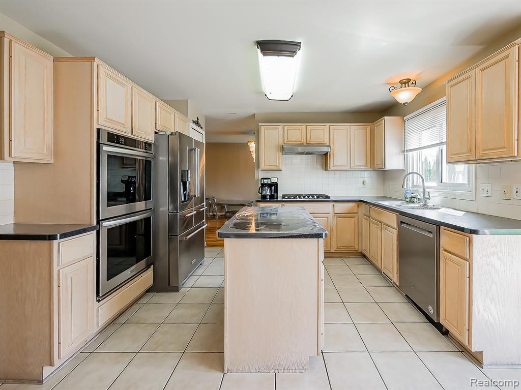 48199 Lafayette Drive, Macomb, MI 48044 — Photo 12