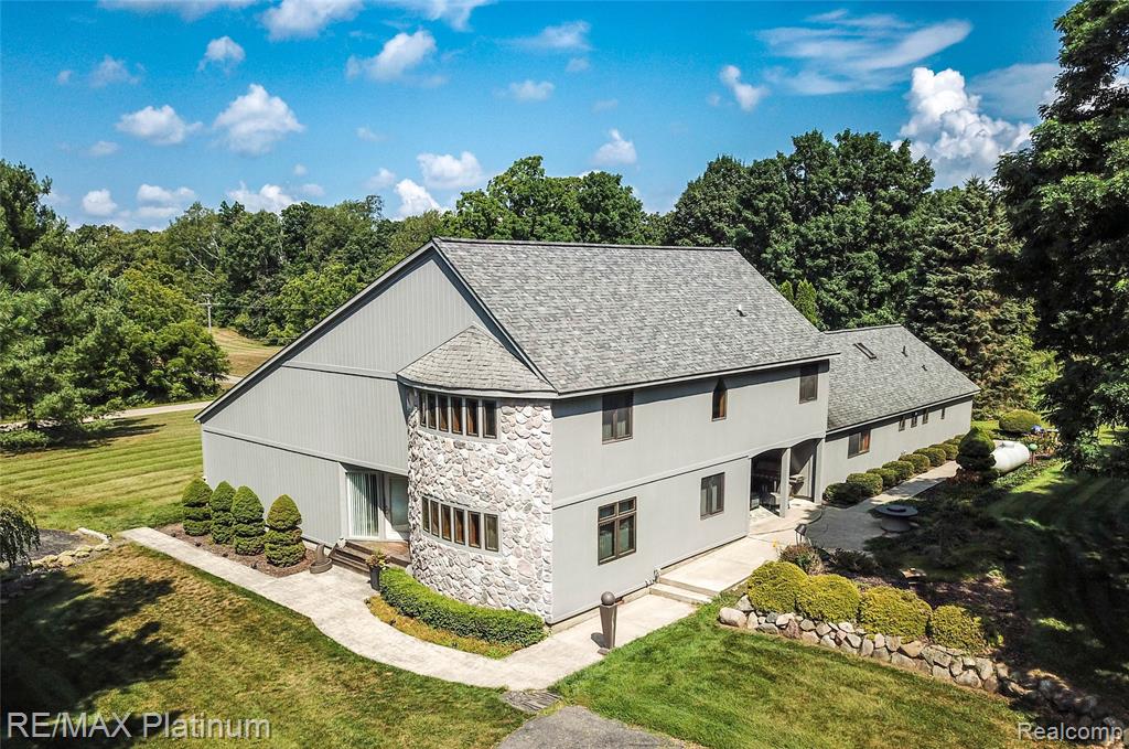 5160 Fenton Road, Fenton, MI 48430