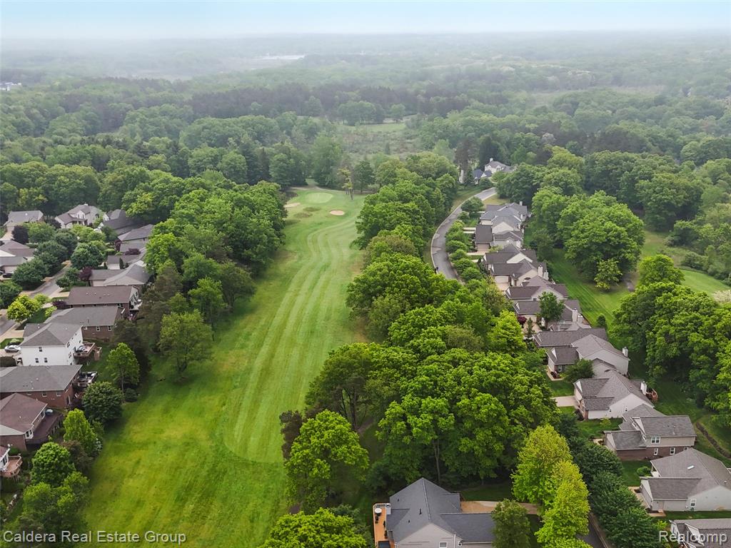 9862 Tioga Trail, Pinckney, MI 48169 — Photo 8