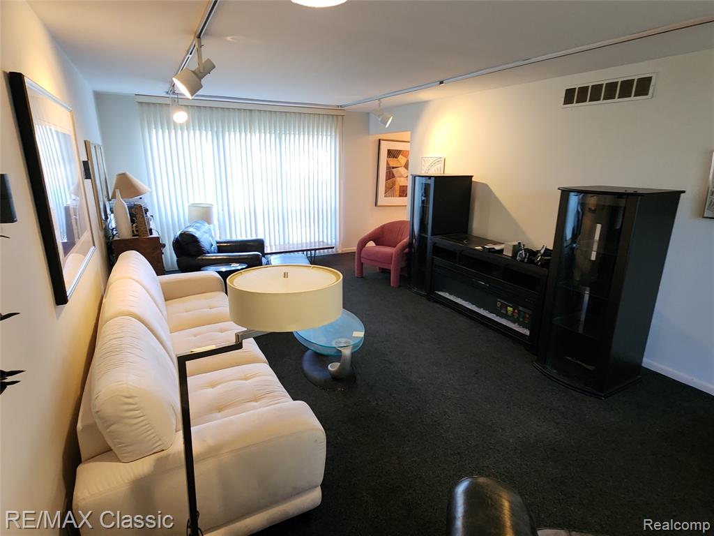 6965 N Adams Road, Bloomfield Hills, MI 48304 — Photo 13
