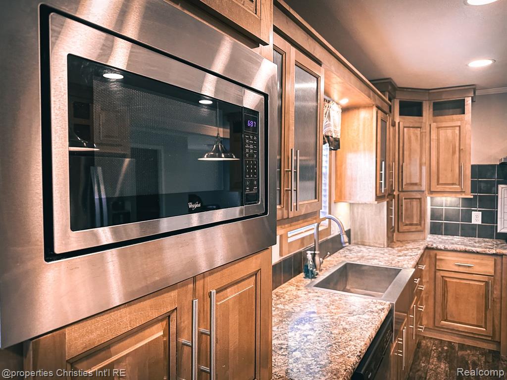 11201 SPRING ARBOR, South Lyon, MI 48178 — Photo 13