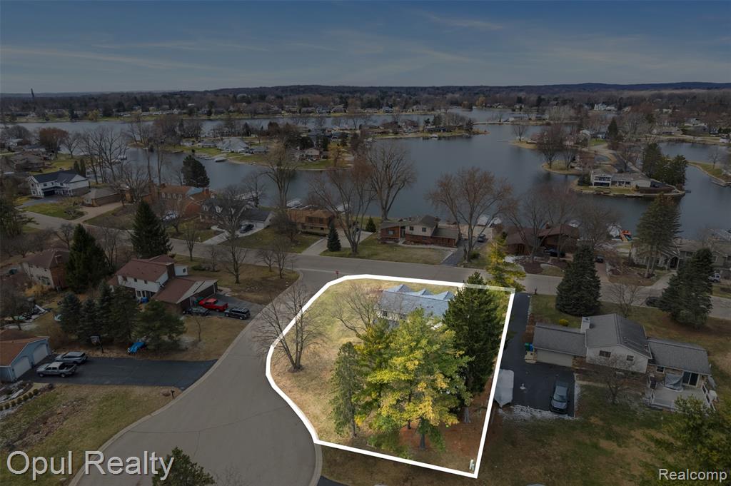 4748 Ravinewood Drive, Commerce Twp, MI 48382 — Photo 42