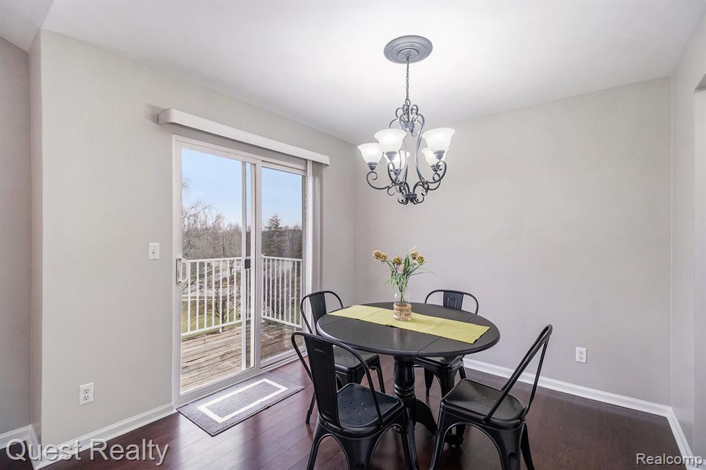 1895 FLAGSTONE Circle, Rochester, MI 48307 — Photo 9