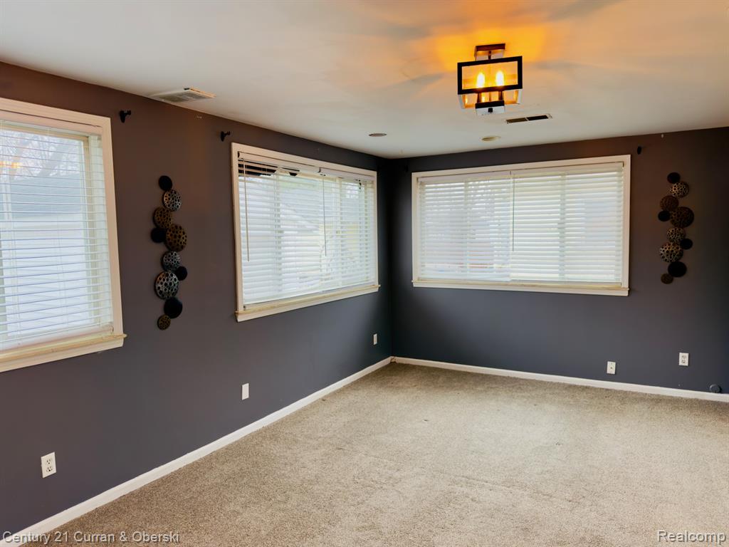 8320 Robindale Avenue, Dearborn Heights, MI 48127 — Photo 9