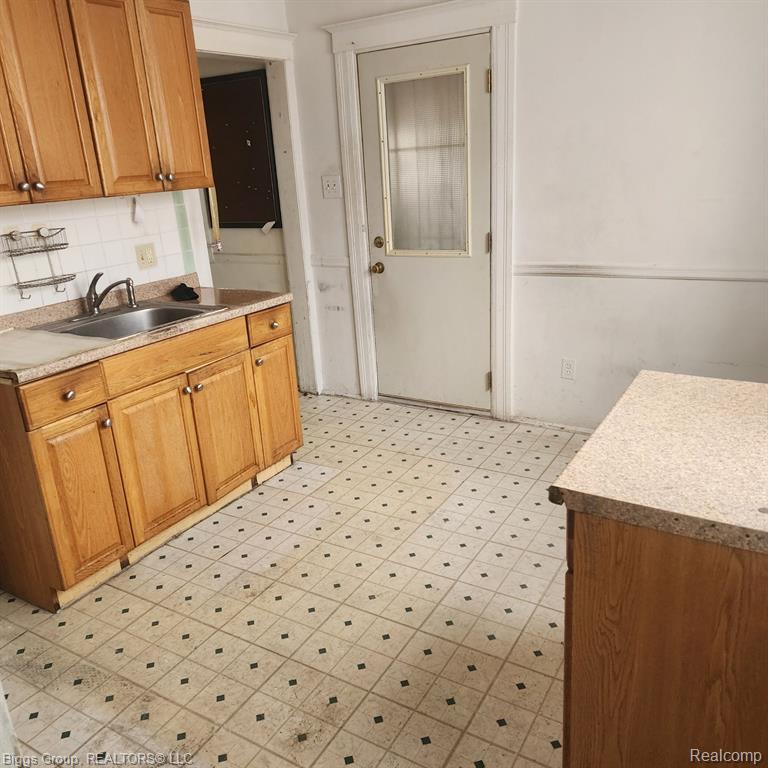 87 WOODLAND Street, Detroit, MI 48202 — Photo 7