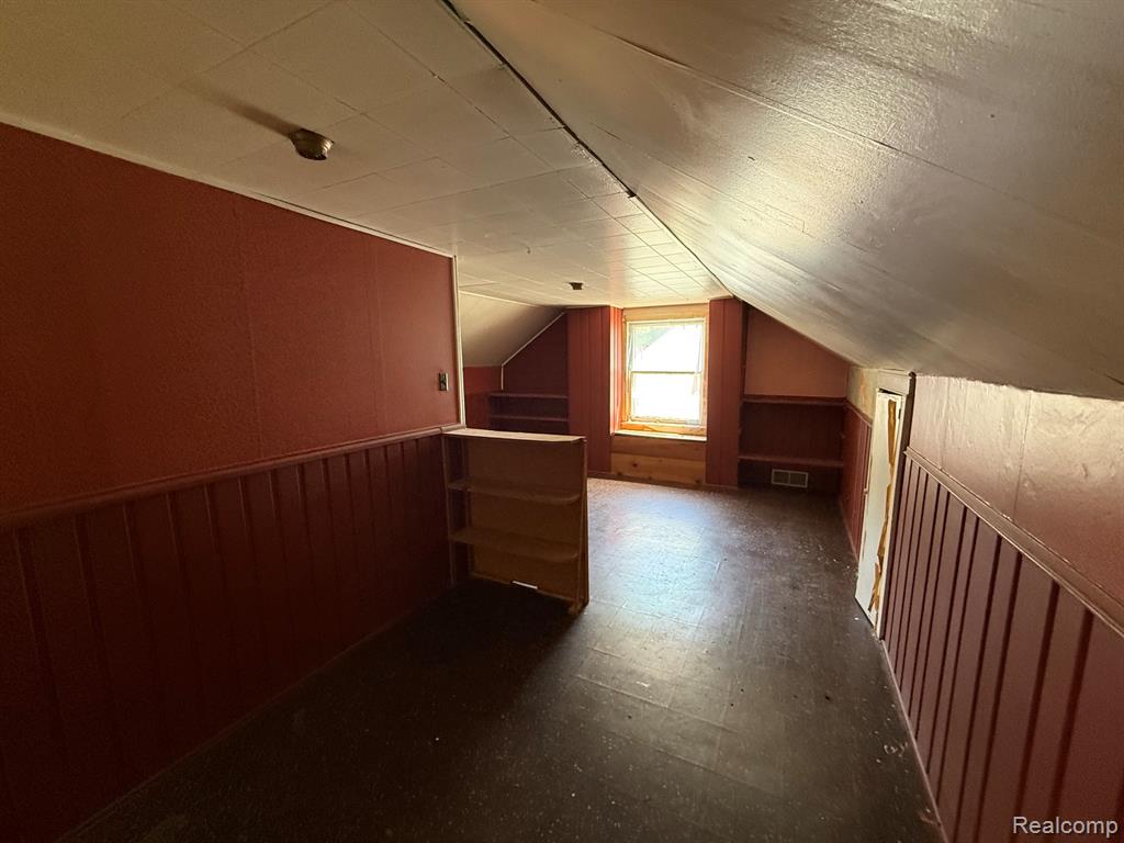 20221 Kenosha Street, Harper Woods, MI 48225 — Photo 11