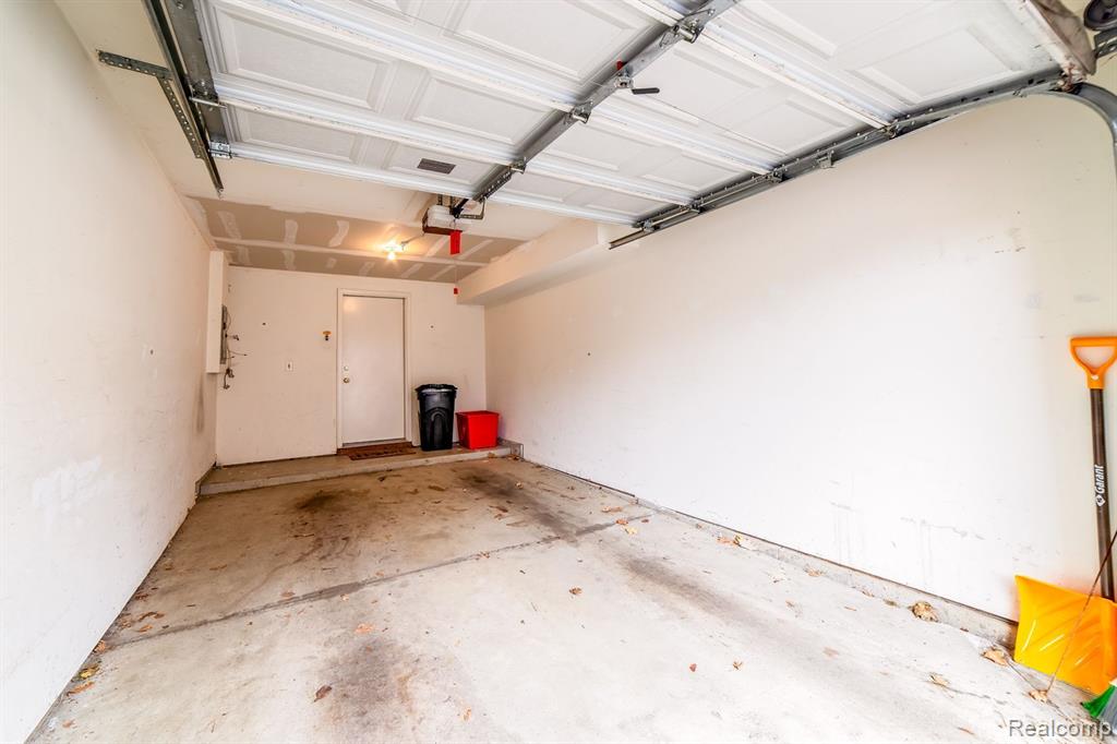 17026 FARMINGTON Road, Livonia, MI 48154 — Photo 35