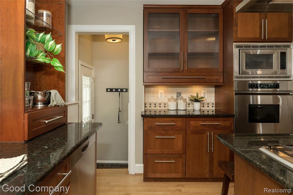 802 Orchard View Drive, Royal Oak, MI 48073 — Photo 15