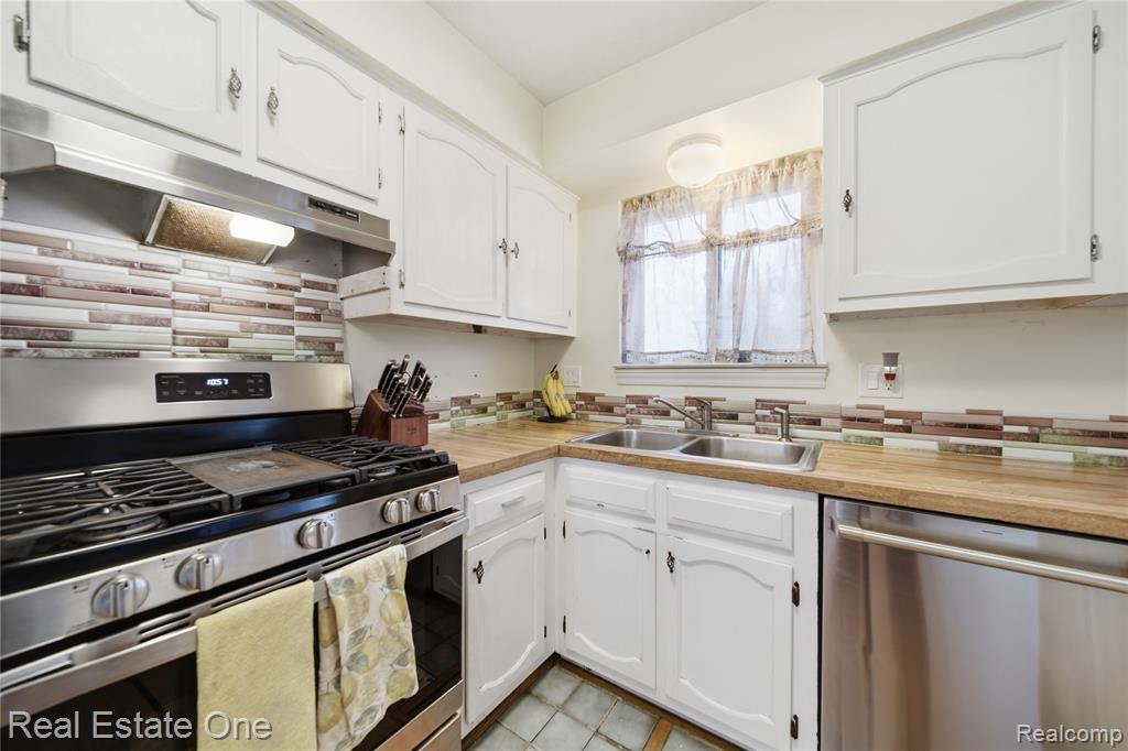 2276 Lakewood Way, Pinckney, MI 48169 — Photo 12