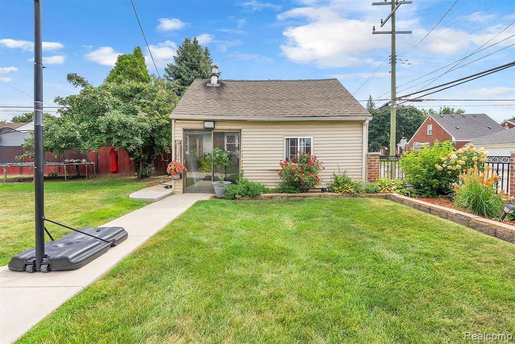 8200 Hartwell Street, Detroit, MI 48228 — Photo 26