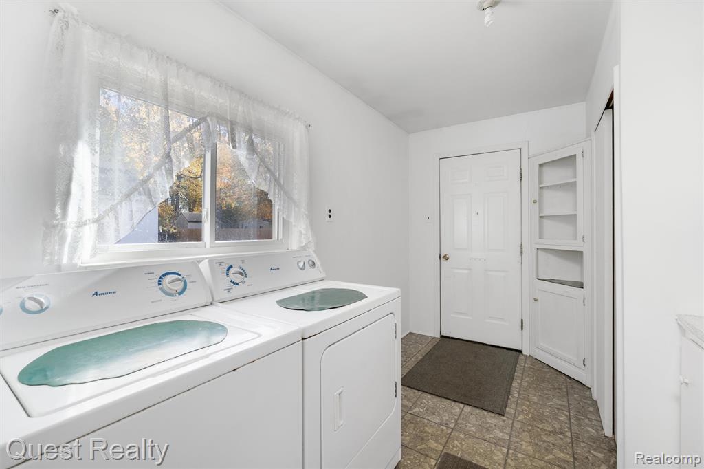 4041 Chenlot Lane, Waterford, MI 48328 — Photo 17