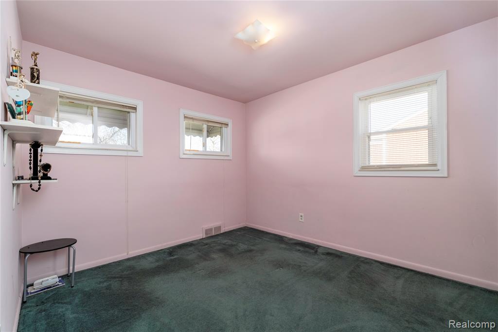 9042 Harrison Street, Livonia, MI 48150 — Photo 23