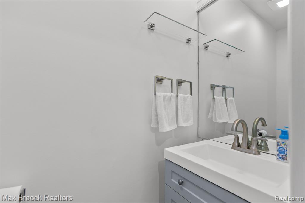 602 E LINCOLN Street, Birmingham, MI 48009 — Photo 8