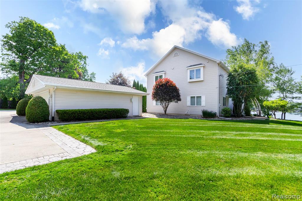 6081 Byram Lake Drive, Linden, MI 48451 — Photo 3