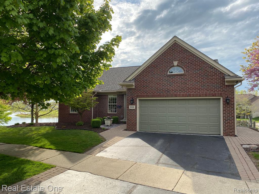 906 W PENINSULA, Oxford, MI 48371 — Photo 2