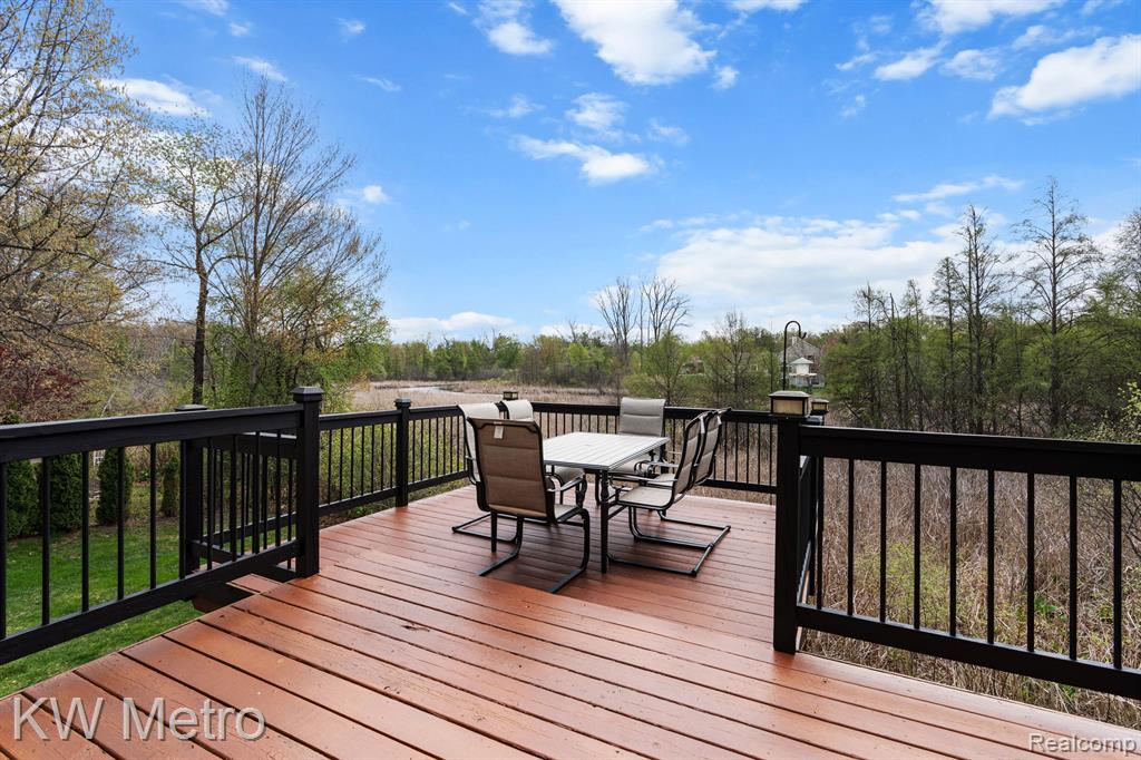 9025 HURON BLUFFS Drive, White Lake, MI — Photo 37