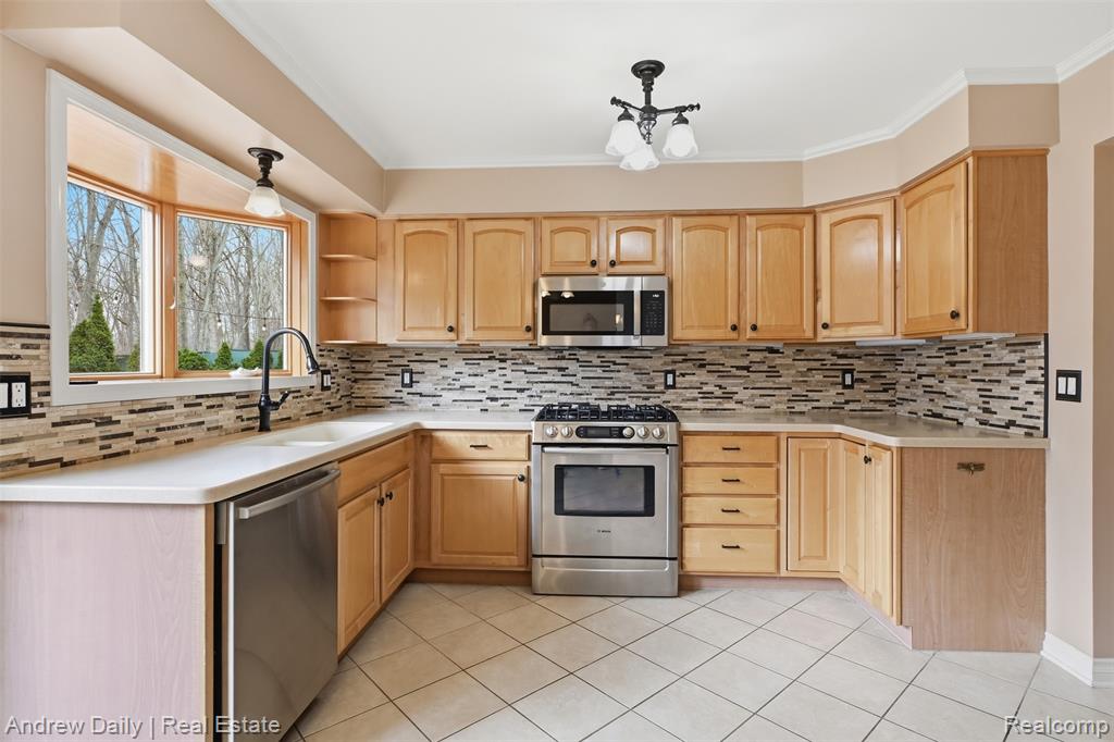 43157 Lancelot Drive, Canton, MI 48188 — Photo 4