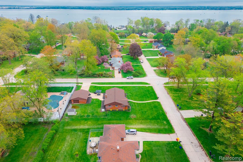 7912 COVENTRY Avenue, Grosse Ile, MI 48138 — Photo 35