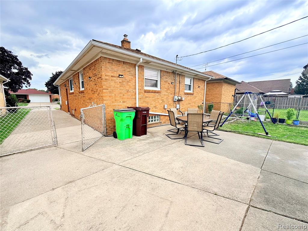 8152 Potomac, Center Line, MI 48015 — Photo 35