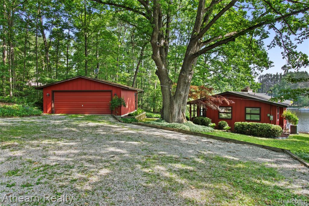 6600 W Shore Drive, Weidman, MI 48893 — Photo 2