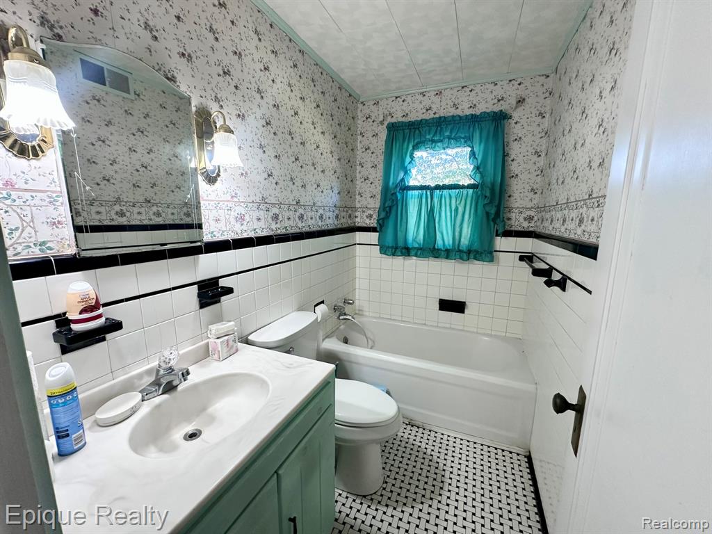 305 N Kennefic Street, Yale, MI 48097 — Photo 11