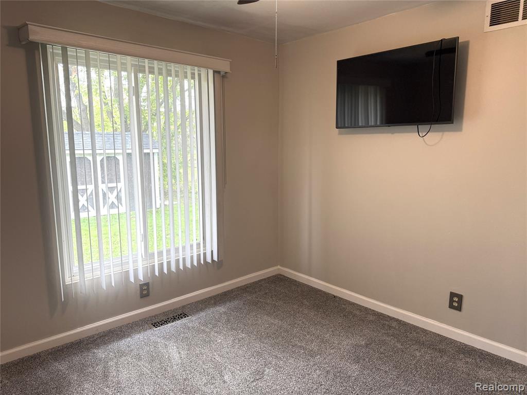 27860 Park Court, Madison Heights, MI 48071 — Photo 13