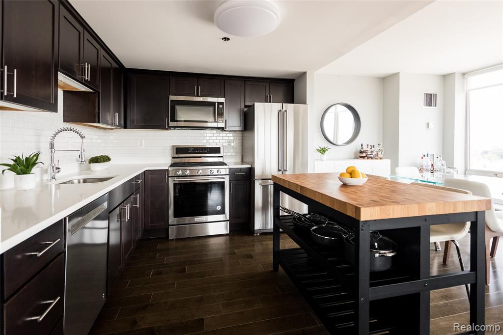 250 E Harbortown Drive, 1304, Detroit, MI 48207 — Photo 13