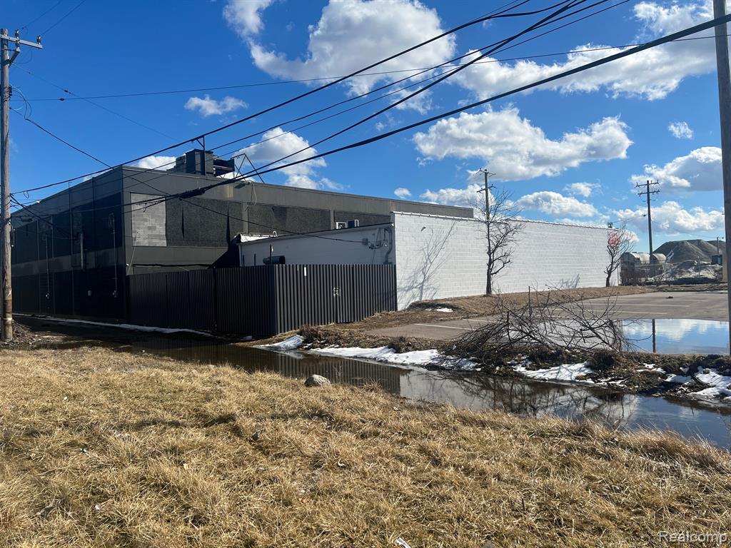 521 E 7 MILE Road, Highland Park, MI 48203 — Photo 16