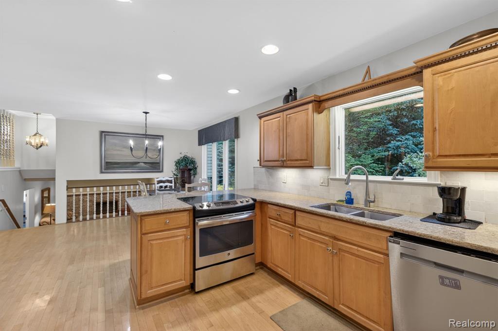 9144 Deer Park Court, Fenton, MI 48430 — Photo 22