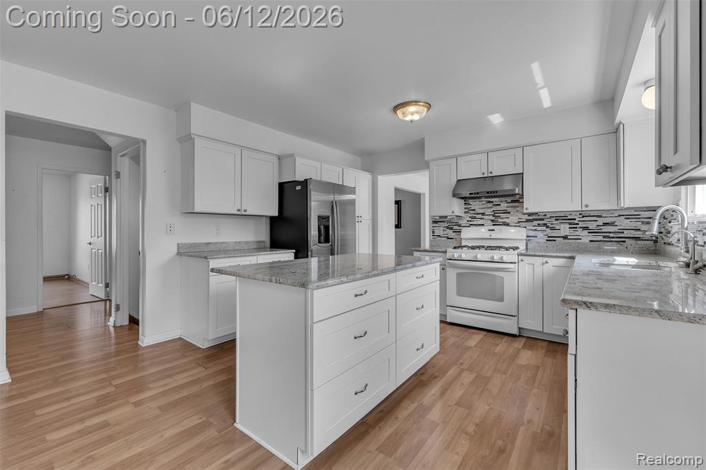 7000 Woonsocket Street, Canton, MI 48187 — Photo 19
