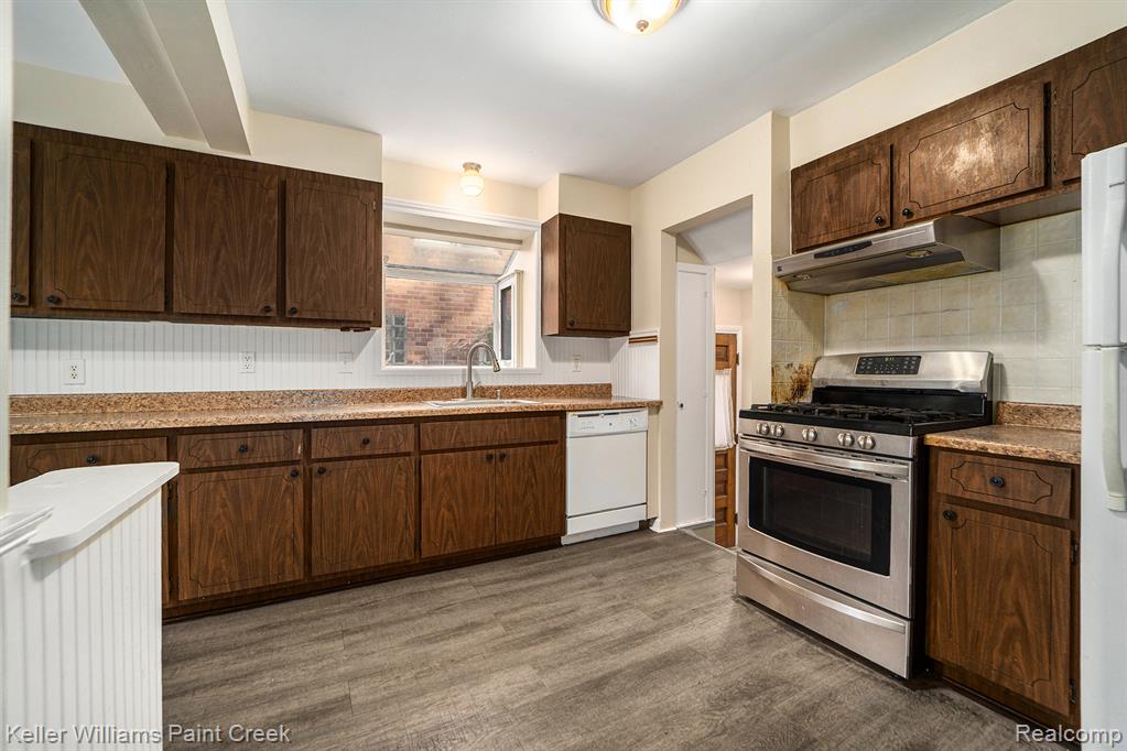 20926 Lennon Street, Harper Woods, MI 48225 — Photo 10
