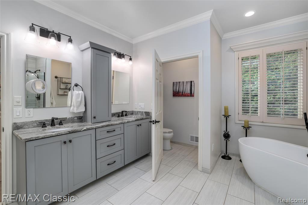 18438 Clairmont Circle E, Northville, MI 48168 — Photo 39
