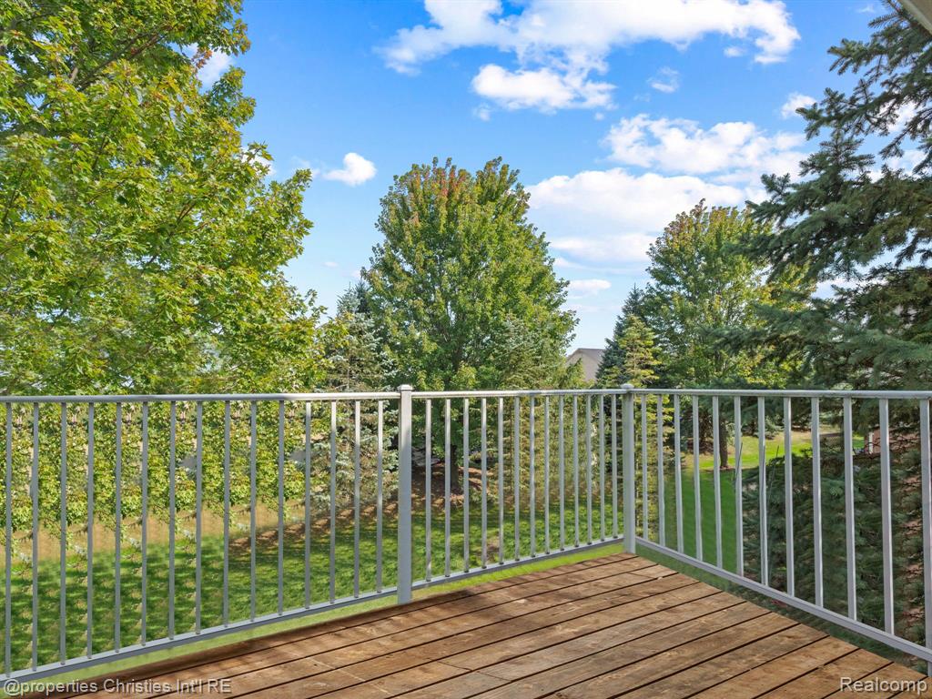 8201 CHESAPEAKE Circle, Walled Lake, MI 48390 — Photo 15