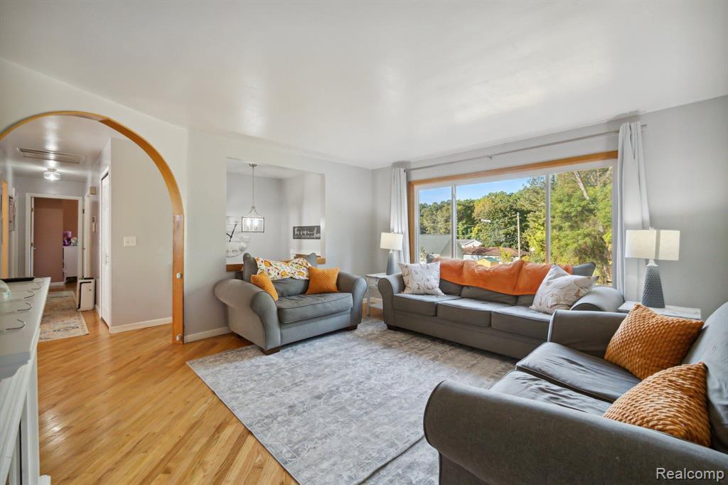 655 FERNDALE Avenue, Lake Orion, MI 48362 — Photo 5