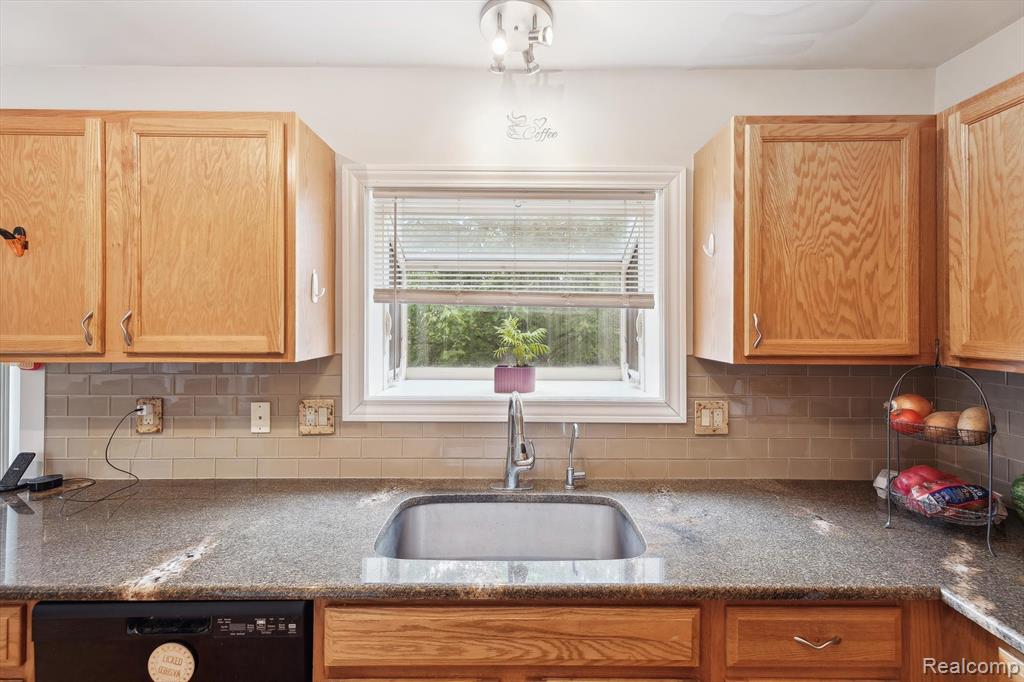 7366 MEADOW Lane, Ypsilanti, MI 48197 — Photo 14