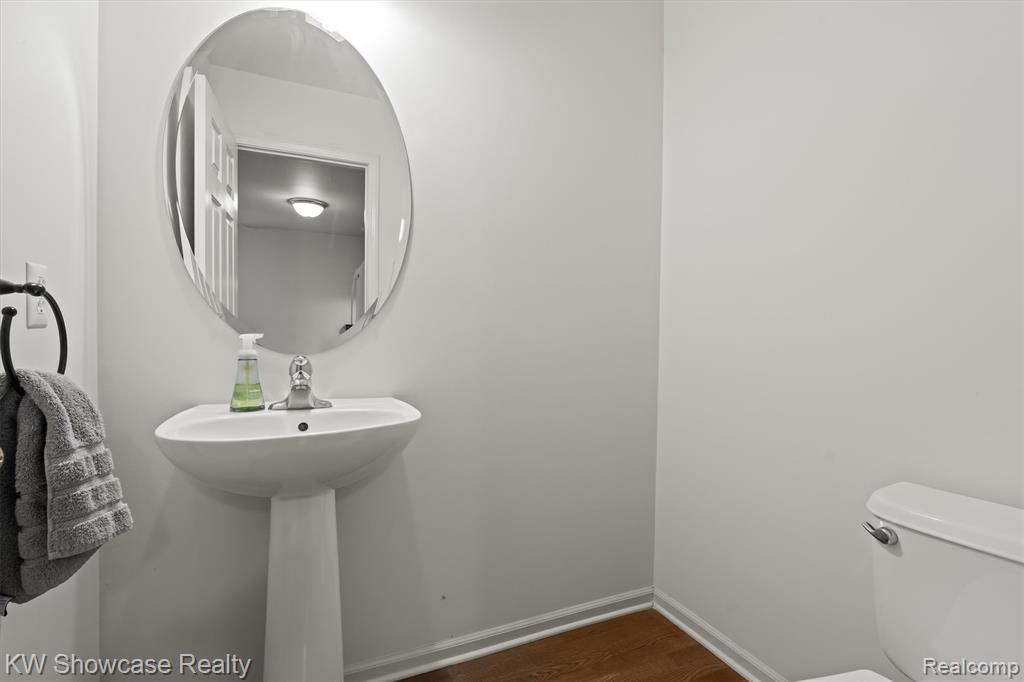614 Napa Valley Drive, Milford, MI 48381 — Photo 14