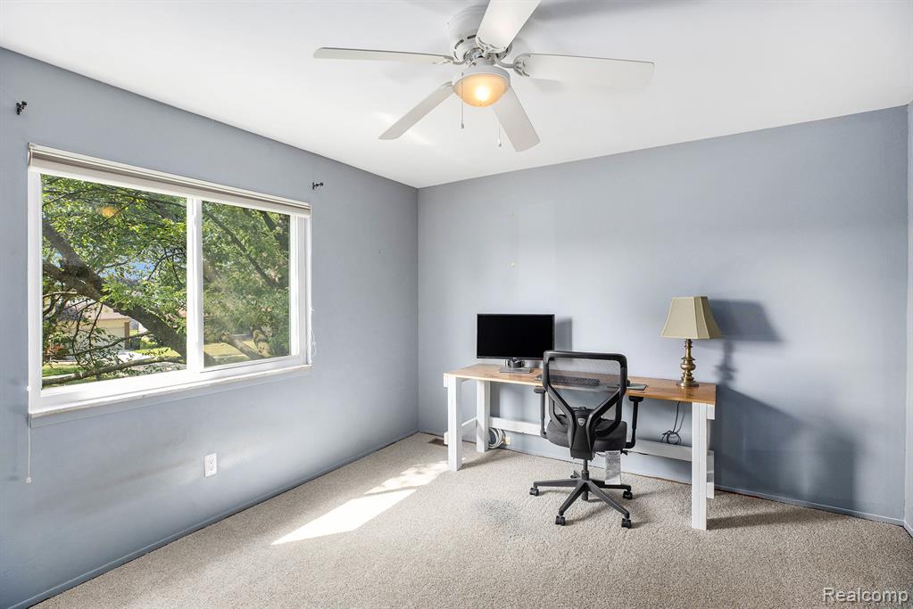 5049 Surrey Drive, Sterling Heights, MI 48310 — Photo 15
