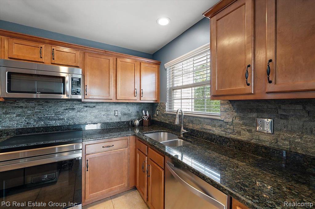 46104 BALDWIN Drive, Macomb, MI 48044 — Photo 18