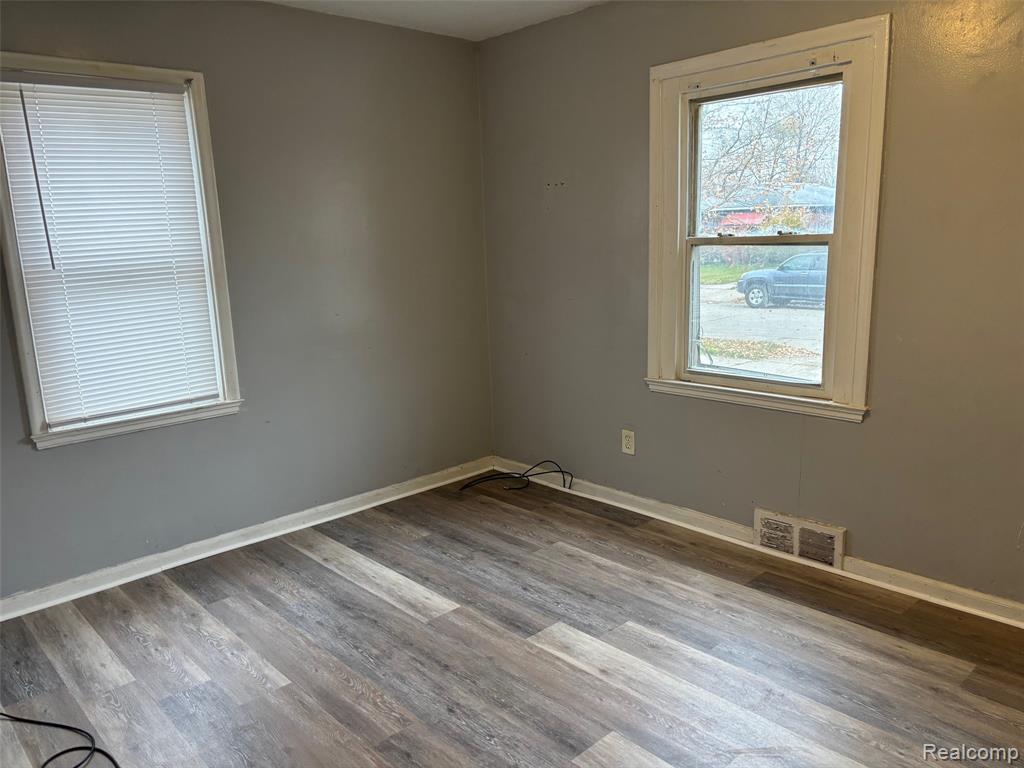8257 Minock, Detroit, MI 48228 — Photo 2
