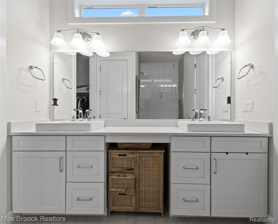 5526 Helmsdale Boulevard, West Bloomfield, MI — Photo 26