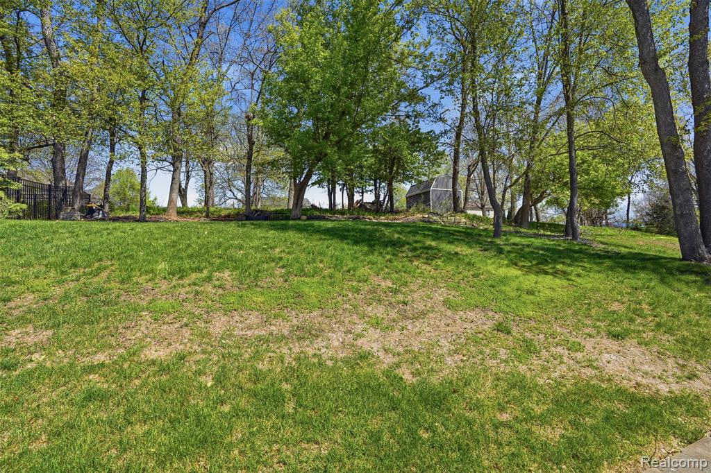 529 Napa Valley Drive, Milford, MI 48381 — Photo 37
